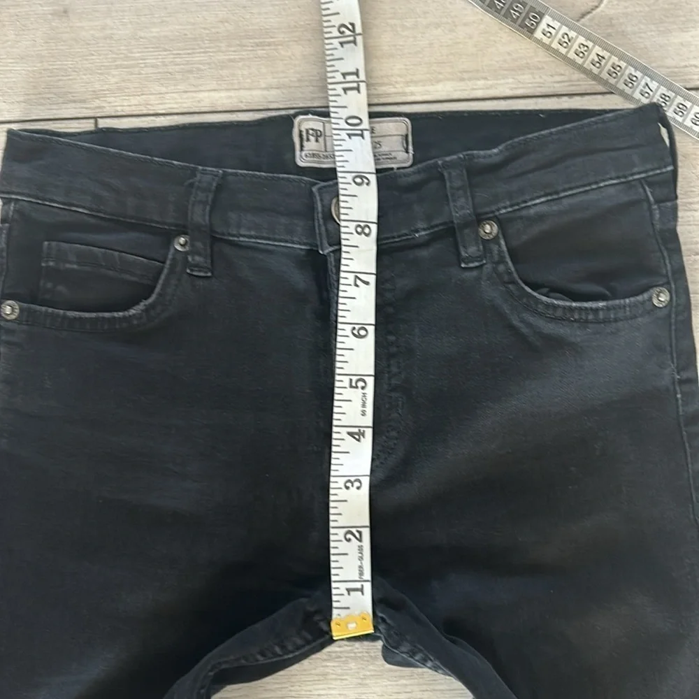 Free People skinny ankle jeans size 25 black